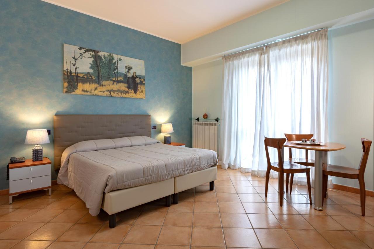 Hotel Azzurro Л'Аквіла Екстер'єр фото