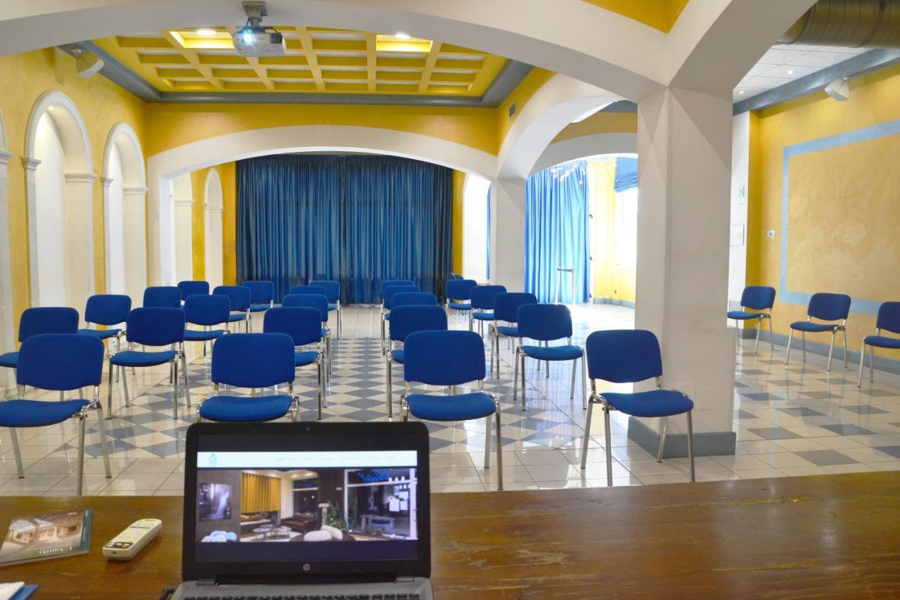 Hotel Azzurro Л'Аквіла Екстер'єр фото